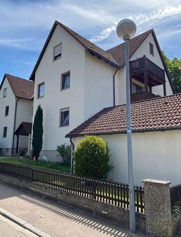 Wohnen mit Blick ins Grüne: Moderne 3-Zi.-Wohnung nahe der Altstadt - Nördlingen