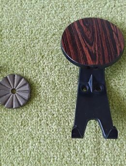 Kleiderhaken, Haken, 1x Messing mit Messingrosette, 1x Kleiderhaken (Vintage) aus den 50er/60er-Jahren - Ehra-Lessien
