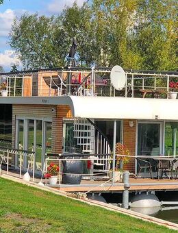 Großes Hausboot mit 4 Zimmern in der Mecklenburger Seenplatte - Malchin