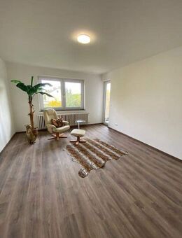 Bezaubernde kernsanierte 3 ZKB Wohnung mit schönem Balkon mit Blick ins Grüne - Königsbrunn