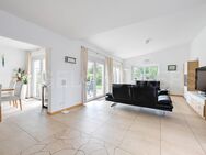 ENGEL & VÖLKERS - Bungalow mit hochwertiger Ausstattung und uneinsehbarem Garten - Poing
