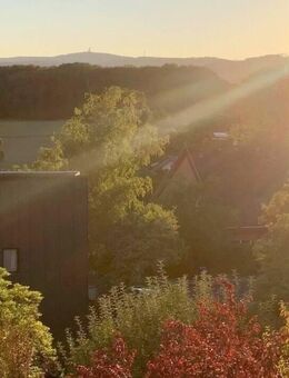 Wohnen und Wellness: 4-Zimmer-Wohnung mit Aussicht ins Grüne - Friedrichsdorf