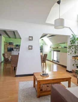 Großzügige Wohnung im Grünen mit Dachterrasse! - Thür