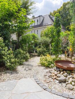 Drei-Zimmer-Wohnung mit großem Garten und zwei TG-Stellplätzen inklusive am Mumm´schen Park - Frankfurt (Main)