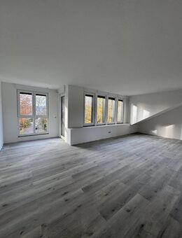 Exklusive DG-Wohnung mit offenem Wohnkonzept und Sonnenbalkon - frisch saniert - Trier