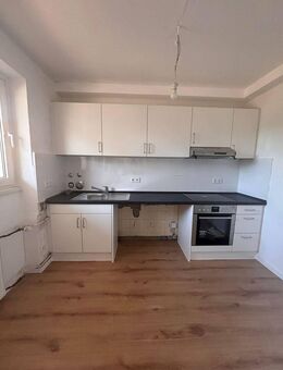vollständig sanierte 2 Zimmerwohnung mit Aufzug und Balkon - Elmshorn