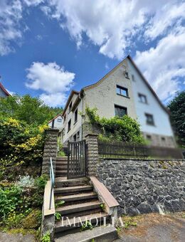 Solide Doppelhaushälfte mit Entwicklungspotenzial in Suhl Heinrichs - Suhl