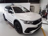 VW Tiguan, Allspace R-Line, Jahr 2023 - Laupheim