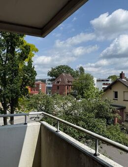Arbeiten oder Wohnen? Praxisräume, Bürofläche oder doch einfach 5-Zimmer-ETW mit 2 Balkonen? - Wedel