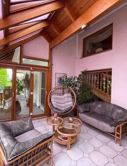 Sehr gepflegtes Einfamilienhaus mit Doppelgarage, PKW-Stellplätzen und Gartenbereich - Endingen (Kaiserstuhl)