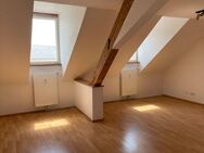 Sehr schöne 2-Zimmer-Wohnung (Dachgeschoss) in zentraler Lage von Donaueschingen zu vermieten - Donaueschingen