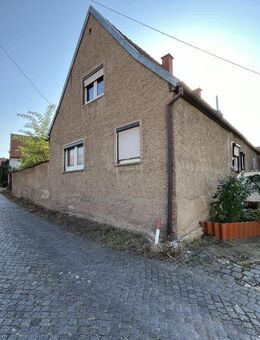 Sanierungsobjekt mit Potenzial auf umschlossenem Grundstück - Wallhausen (Sachsen-Anhalt)