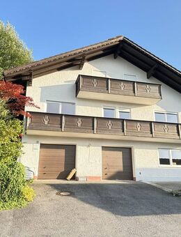 Grafling b. Deggendorf: Gr. 2-Fam.-Haus m. Büro, 2 Garagen u. Fernblick in naturnaher Wohnlage! - Grafling
