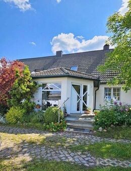 Dr. Lehner Immobilien NB - Exklusives Landhaus in Fast-Alleinlage - Voigtsdorf