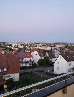 Attraktive Dachgeschosswohnung mit großer Dachterrasse!-für maximal 2 Personen! - Filderstadt