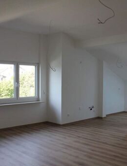 Erstbezug:Geschmackvolle 4-Zimmer-Dachgeschosswohnung in gehobener Wohnlage - Salach