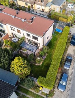 Attraktives Reihenendhaus mit Terrasse, Kamin und großem Grundstück - Berlin
