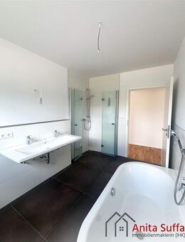 Ihr neues Zuhause: Erstbezug mit 4 Zimmern, Terrasse und Gartenanteil und Carport! - Burghaslach