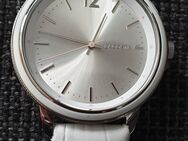 Weisse Uhr von Lacoste - Frankfurt (Main)