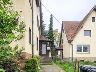 Elze-Mehle: Doppelhaus mit viel Potenzial auf großem Grundstück - Elze
