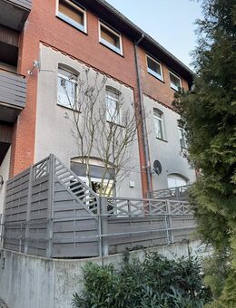 Charmante Eigentumswohnung in ruhiger und beliebter Lage mit Balkon und großer Terrasse - Uslar