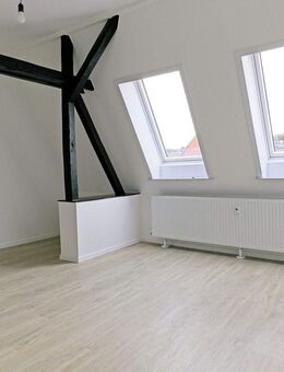 Ein Traum: 3-Zi-Dachgeschosswohnung am Südfriedhof, Badewanne, Garten, ruhige Lage - Kiel