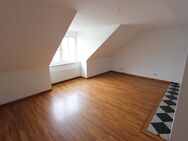 Jetzt individuelle 3-Raum-Wohnung im Altbau mit Wanne und Aufzug sichern. - Gera