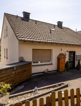 Overath: Mehrparteienhaus mit vielen Möglichkeiten - Overath