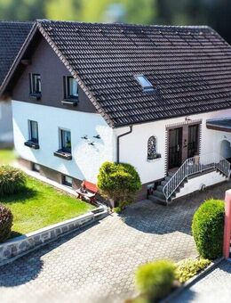 Gepflegtes Wohnhaus mit Weitblick - Ruhig im Grünen und nah zum Waldrand - Mehlmeisel