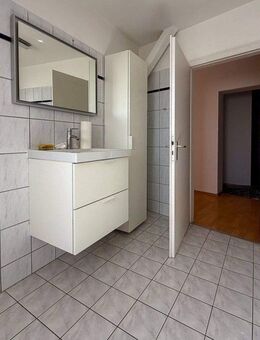 Nähe Platz der Freiheit, Bahnhof * Maisonette-Dachgeschoss-Altbauwohnung * EBK, Tageslichtbad - Schwerin