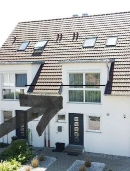 Familientraum in Rosengarten-Uttenhofen - moderne KfW-55-DHH mit Garten & Top-Ausstattung - Rosengarten (Baden-Württemberg)