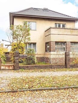 Sanierungs. Wohnhaus in Mahlsdorf-Nord mit attraktivem Grundstück - Berlin