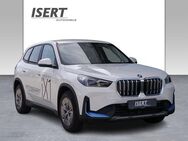 BMW iX 1 xDrive30 +NAVI+LED+RFK+LENKRADHEIZUNG+SHZ - Kronach