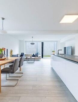 MGF-Group: Doppelhaushälfte der Extraklasse: Wohnen mit Stil und Eleganz! - Friedberg