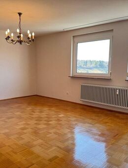 Helle und großzügige 5-Zimmer-Wohnung mit Balkon, Tiefgarage und optimaler Raumaufteilung! - Tuttlingen