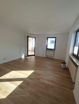 Zentral gelegene 3-Zi-Whg mit sonnigem Balkon ca. 5min zur Residenz - Würzburg