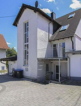Einziehen, vermieten, profitieren - 3-Parteienhaus mit sofort beziehbarer Einheit - A/B Effizienz - Nersingen