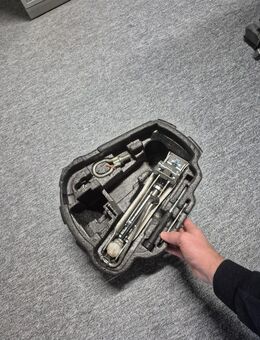 VW Golf 4 Bordwerkzeug für Originalzustand (Reserveradmulde) - Essen