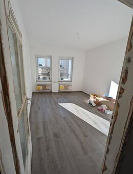 BESICHTIGUNG Dienstag 12.08.25 Samstag um 16:00 Uhr !! Bitte kommen Sie vorbei bei Interesse, Exklusive 2-Zimmer +Balkon WENZELGASSE 40 - Bonn