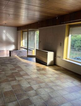 Sanierungsbedürftiges Einfamilienhaus mit Garage und Garten - Grumbach