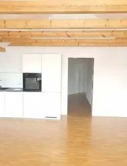 Ruhige, großzügige und helle Wohnung im Dachgeschoss // Moderne, hochwertige Einbauküche - Amberg