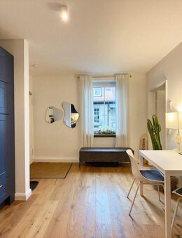 Sanierte Altbauwohnung in bester Lage am neuen Schloss - Bayreuth