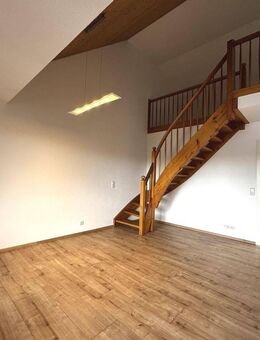 Schön renovierte 2,5-Zimmerwohnung mit Galerie, EBK, Balkon und TG-Stellplatz in Isny im Allgäu - Isny (Allgäu)