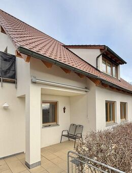 "Sehr gepflegte Erdgeschosswohnung mit Terrasse, Einbauküche & Garage in Schwarzenfeld" - Schwarzenfeld