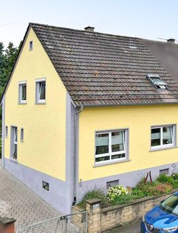 Kernsanierte Doppelhaushälfte der Extraklasse mit Terrasse, Garage und Traumgarten - Östringen