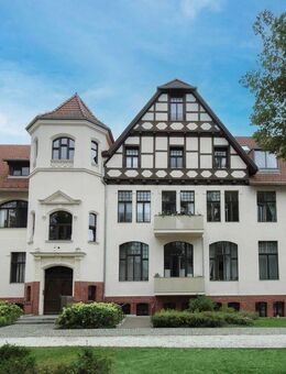 Stilvolle 3-Zimmer-Wohnung nahe Lehnitzsee: Kernsanierter Altbau mit Südbalkon und Blick ins Grüne - Oranienburg