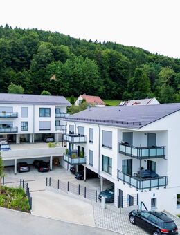 4-Zimmer-Wohnung mit moderner Küche, überdachter Loggia und traumhaftem Fernblick ab. Okt. - Pilsach
