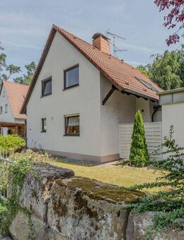 Wellnessoase mit Hallenbad & Spa - exklusives EFH mit großem Garten und voller Privatsphäre - Cadolzburg