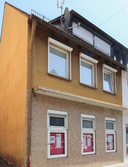 Attraktive Kapitalanlage in Bestlage: Vielseitige DHH mit stabiler Vermietung in Bad-Cannstatt - Stuttgart