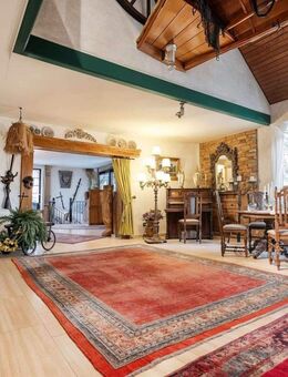 Düsseldorf-Eller // Großes Wohn- und Geschäftshaus auf weitläufigem Grundstück - Düsseldorf